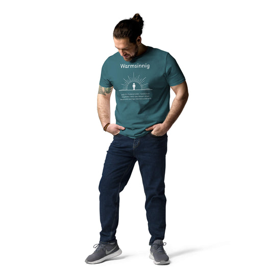 Warmsinnig Herren T-Shirt in Stargazer – weißer Aufdruck, Bio-Baumwolle, Model trägt Größe M – Wortstolz