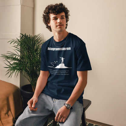Autogrammieren Herren T-Shirt in French Navy – weißer Aufdruck, Bio-Baumwolle, Model trägt Größe S – Wortstolz