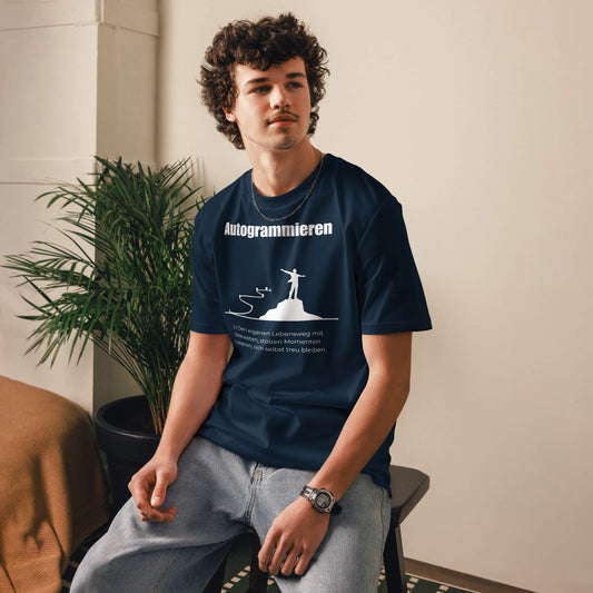 Autogrammieren Herren T-Shirt in French Navy – weißer Aufdruck, Bio-Baumwolle, Model trägt Größe S – Wortstolz
