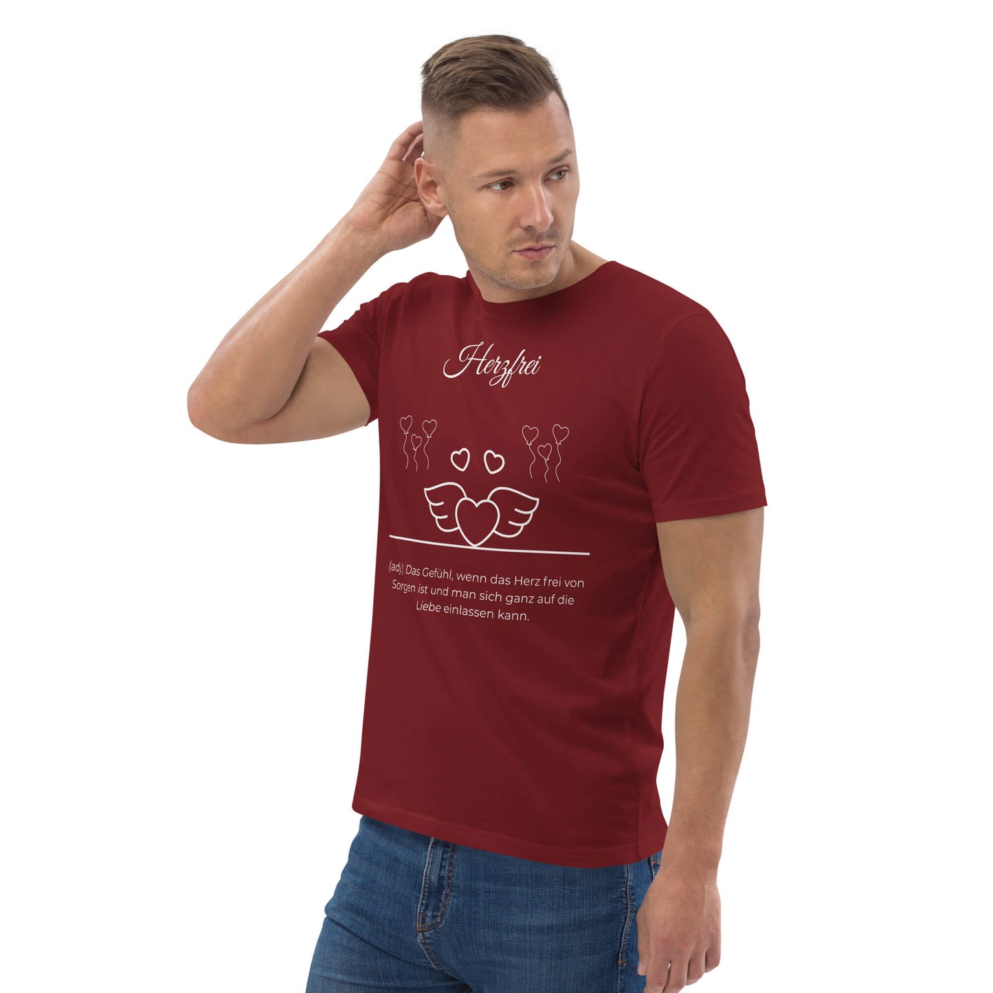 Herzfrei Herren T-Shirt in Burgundy – weißer Aufdruck, Bio-Baumwolle, Model trägt Größe M – Wortstolz