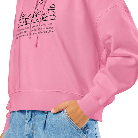 Herzpaar Damen Hoodie – Bubble Pink – Model trägt Größe S – Wortstolz