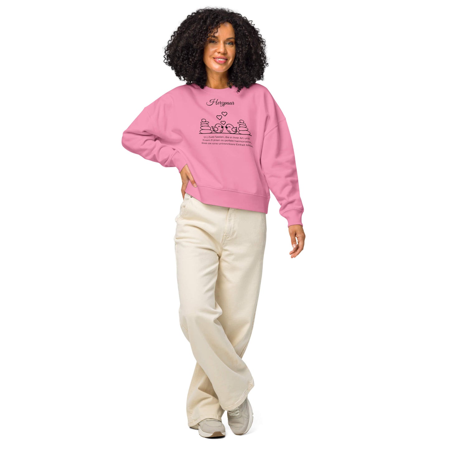 Herzpaar Damen Pullover – Bubble Pink – Model trägt Größe S – Wortstolz