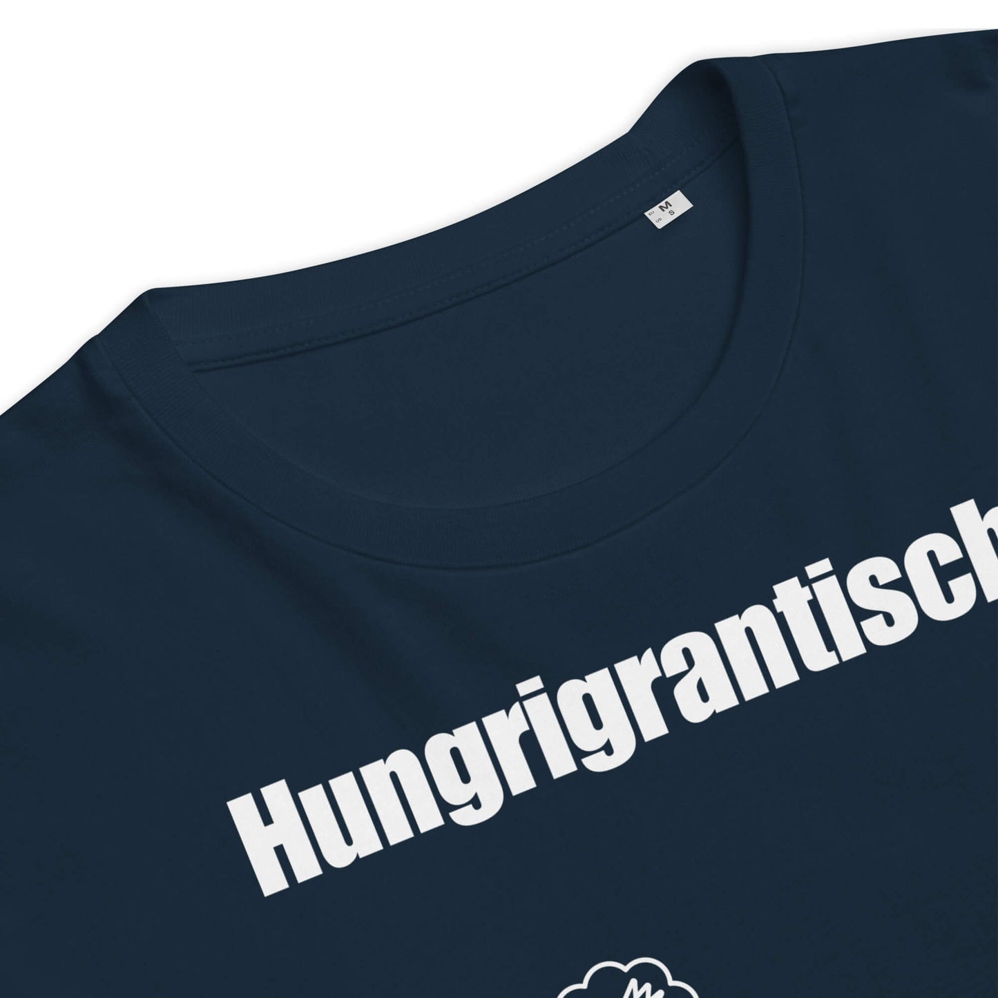 HungrigrantischHerren T-Shirt in French Navy – weißer Aufdruck, Bio-Baumwolle, Nahansicht auf Kragen – Wortstolz