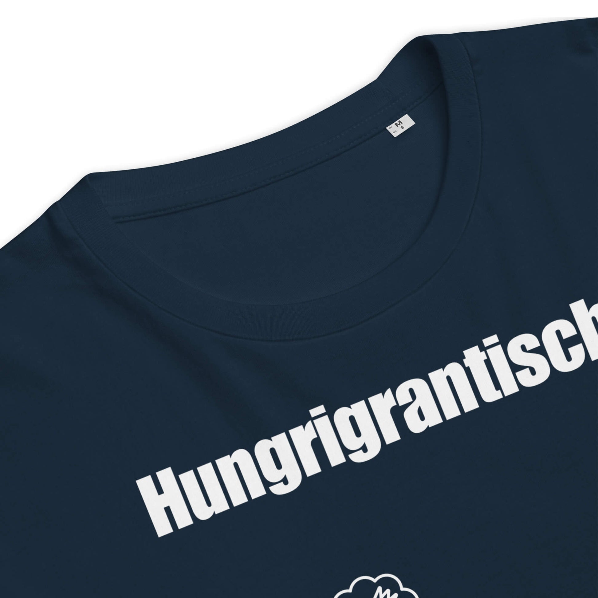HungrigrantischHerren T-Shirt in French Navy – weißer Aufdruck, Bio-Baumwolle, Nahansicht auf Kragen – Wortstolz