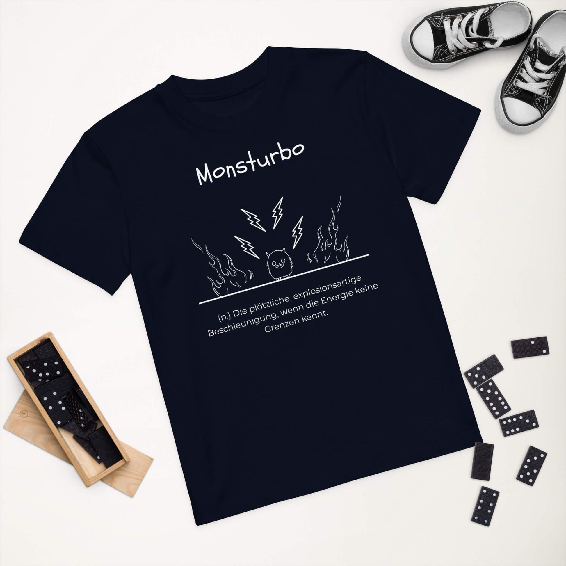 Monsturbo Kinder-T-Shirt in French Navy – weißer Aufdruck, Bio-Baumwolle, reguläter Schnitt – Lifestyle Wortstolz