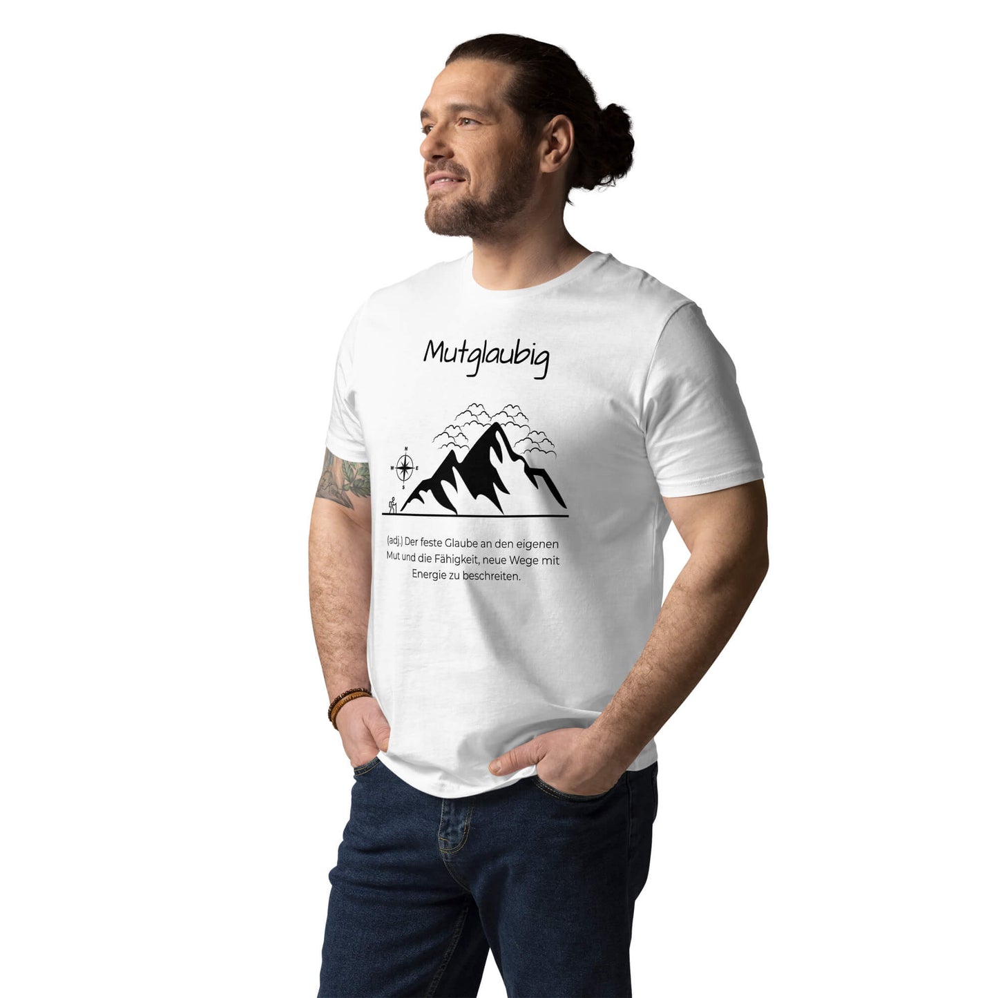 Mutglaubig Herren T-Shirt in White – schwarzer Aufdruck, Bio-Baumwolle, Model trägt Größe M – Wortstolz