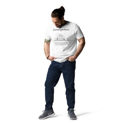 Sonnengantisch Herren T-Shirt in White – schwarzer Aufdruck, Bio-Baumwolle, Model trägt Größe M – Wortstolz
