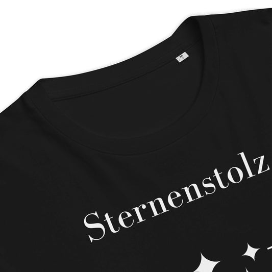 Sternenstolz Herren T-Shirt in Black – weißer Aufdruck, Bio-Baumwolle, Nahansicht am Kragen – Wortstolz
