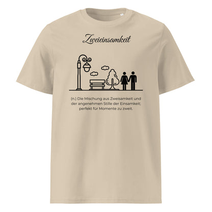Zweieinsamkeit Herren T-Shirt in Desert Dust – schwarzer Aufdruck, Bio-Baumwolle, maskuliner Schnitt – Wortstolz