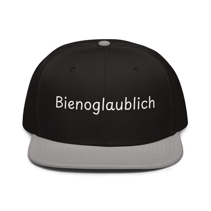 Bienoglaublich Snapback Cap in Schwarz - Grau aus Acryl-Woll-Mix - neues Wort für Leichtigkeit und Wachstum - Front - Wortstolz Design