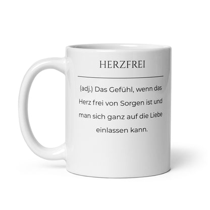 Herzfrei Keramiktasse in Weiß - neues Wort für Freiheit und Liebe - Front mit Henkel links - Wortstolz Design