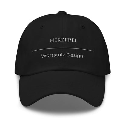 Herzfrei Premium Dad Cap in Schwarz aus Chino-Baumwoll-Twill - neues Wort für Freiheit und Liebe - Front - Wortstolz Design