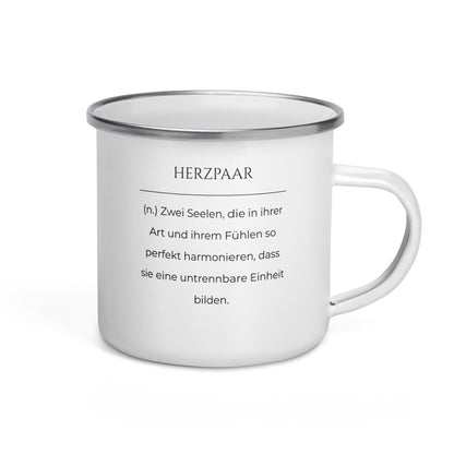 Herzpaar Emailletasse in Weiß - neues Wort für perfekte Harmonie - Front mit Henkel rechts - Wortstolz Design