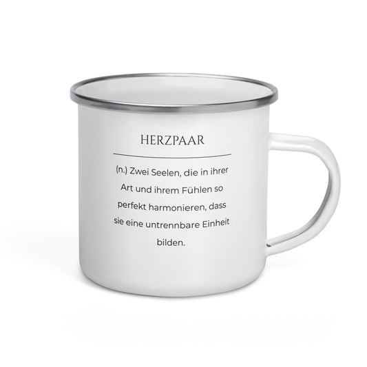 Herzpaar Emailletasse in Weiß - neues Wort für perfekte Harmonie - Front mit Henkel rechts - Wortstolz Design