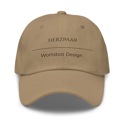 Herzpaar Premium Dad Cap in Khaki aus Chino-Baumwoll-Twill - neues Wort für perfekte Harmonie - Front - Wortstolz Design