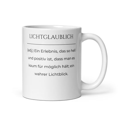 Lichtglaublich Keramiktasse in Weiß - neues Wort für einen positiven Lichtblick - Front mit Henkel rechts - Wortstolz Design