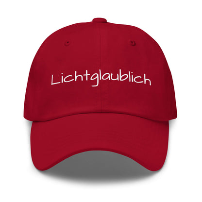 Lichtglaublich Premium Dad Cap in Cranberry aus Chino-Baumwoll-Twill - neues Wort für einen positiven Lichtblick - Front - Wortstolz Design