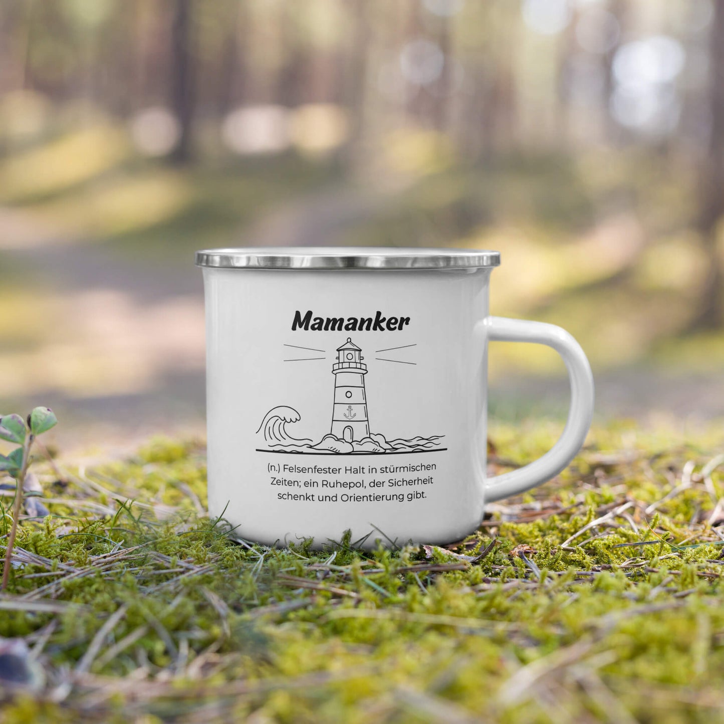 Geschenk Tasse - Mamanker Emailletasse in Weiß - Premium Edition  - Frontansicht mit schwarzem Print - Natur Boden - Henkel rechts