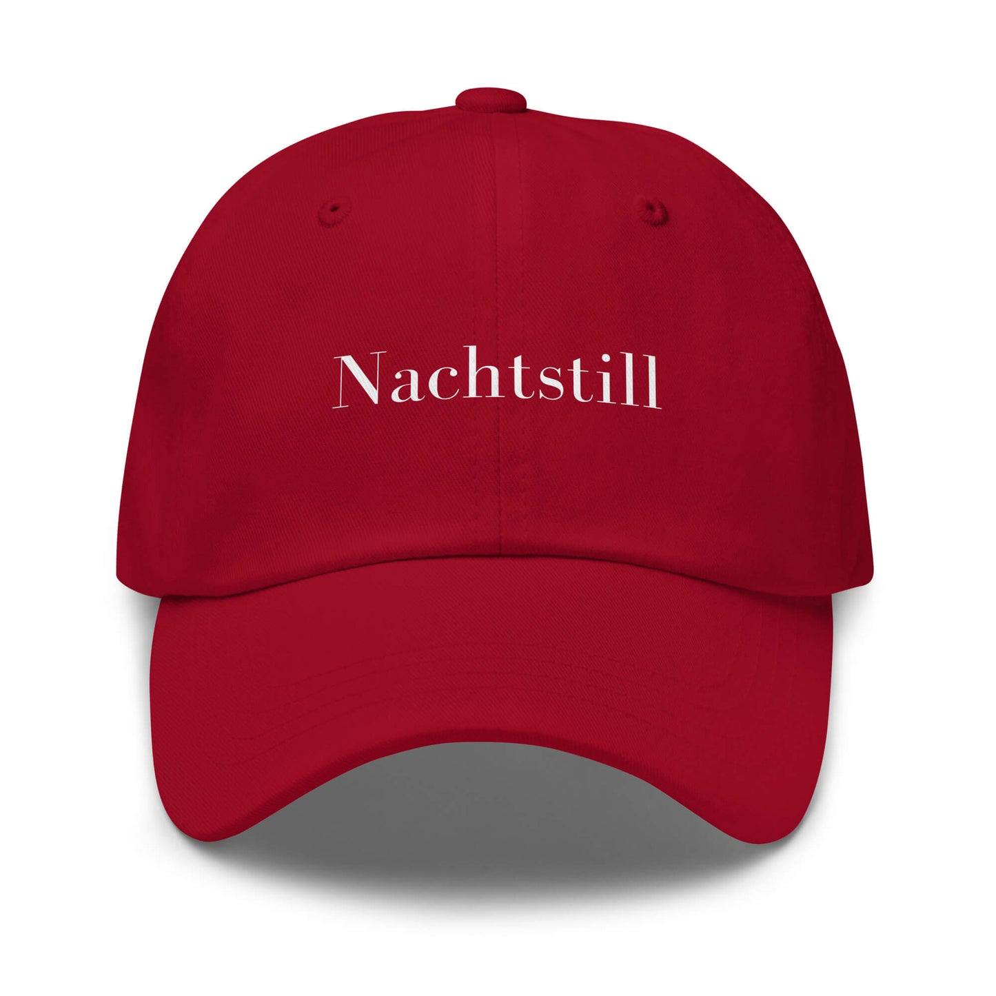 Nachtstill Premium Dad Cap in Cranberry aus Chino-Baumwoll-Twill - neues Wort für Stille & Kraft - Front - Wortstolz Design