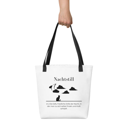 Nachtstill - Stofftasche in Black -White aus Polyester und Baumwolle - Premium Edition - Frontansicht haltend in Hand mit schwarzem Print