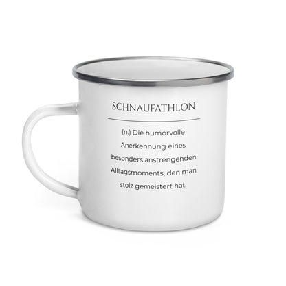 Emailletasse mit Spruch - Schnaufathlon für unterwegs in Weiß - Premium Edition  - Frontansicht mit schwarzem Print - Henkel links
