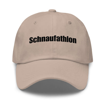 Schnaufathlon Premium Dad Cap in Stone aus Chino-Baumwoll-Twill - neues Wort für Anstrengung und Stolz - Front - Wortstolz Design