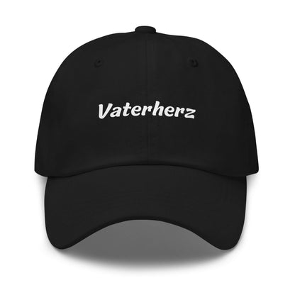 Geschenk Cap - Vaterherz Dad Cap in Schwarz - Premium Edition - mit weißem Print - Frontansicht
