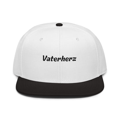Geschenk Cap - Vaterherz Snapback Cap in Weiß-Schwarz - Res5 Edition - mit schwarzem Print - Frontansicht