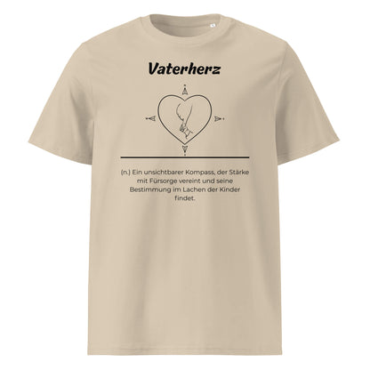 Geschenk T-Shirt - Vaterherz T-Shirt in Desert Dust aus 180/m² Bio-Baumwolle, Premium Edition, Frontansicht mit weißem Print