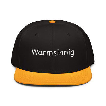 Warmsinnig Snapback Cap in Schwarz - Gold aus Acryl-Woll-Mix - neues Wort für wohlige Wärme - Front - Wortstolz Design