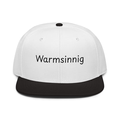 Warmsinnig Snapback Cap in Weiß - Schwarz aus Acryl-Woll-Mix - neues Wort für wohlige Wärme - Front - Wortstolz Design