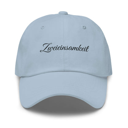 Zweieinsamkeit Premium Dad Cap in Light Blue aus Chino-Baumwoll-Twill - neues Wort für perfekte Momente zu zweit - Front - Wortstolz Design